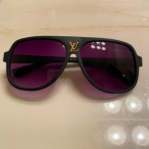 Louis Vuitton Sunglasses Black / Gold LV3012 64 14-137 Aviator